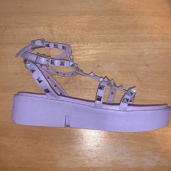Lavender studded flatform sandals - Picture 6 of 8